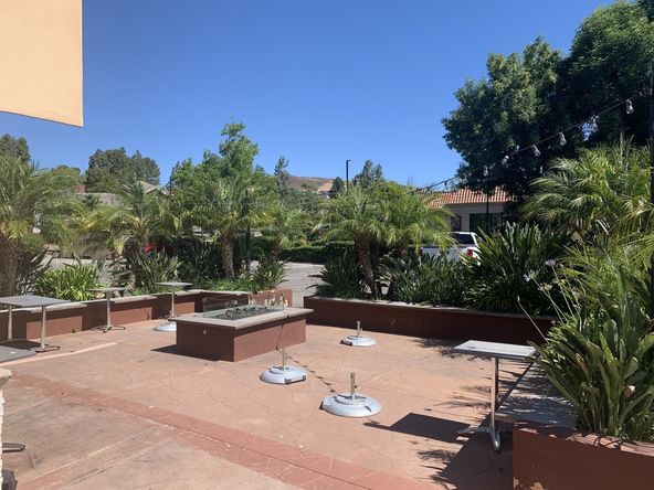 487 N Moorpark Rd, Thousand Oaks, CA 91360